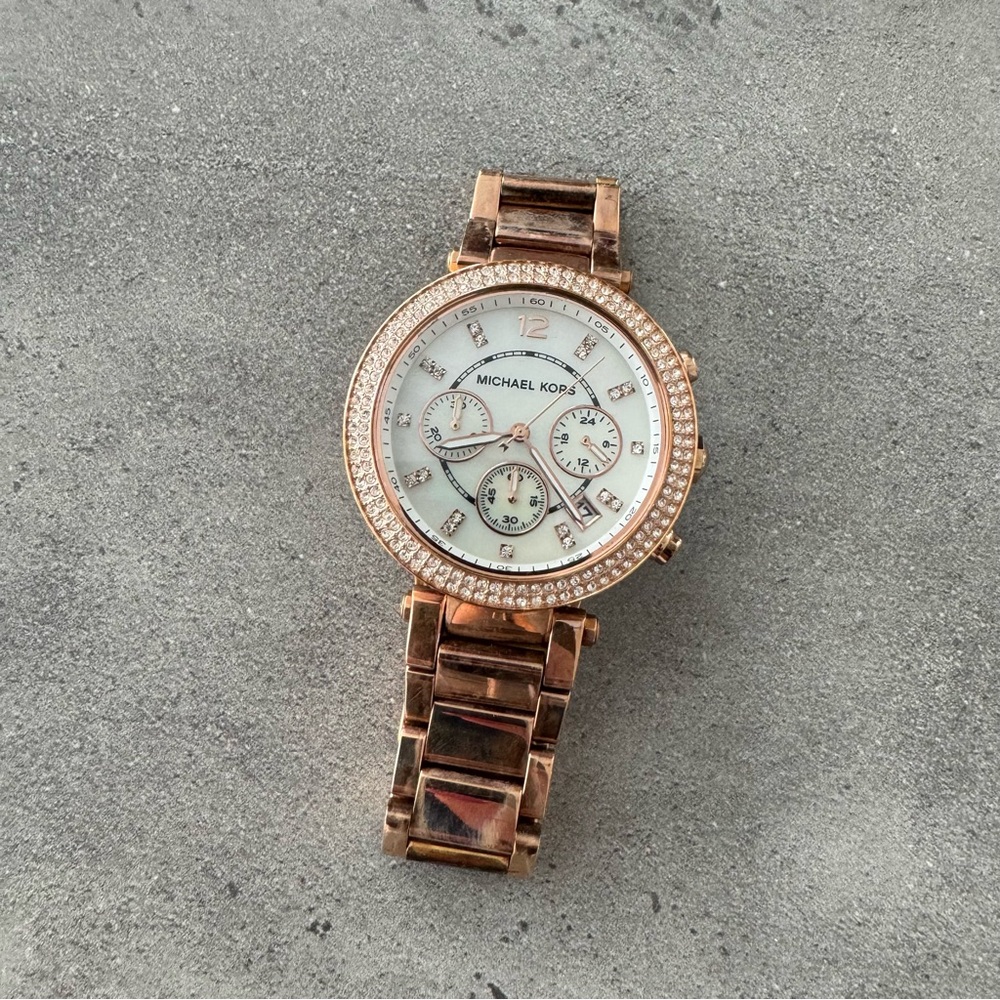 MICHAEL KORS ROSEGOLD WATCH - Picture 3 of 6